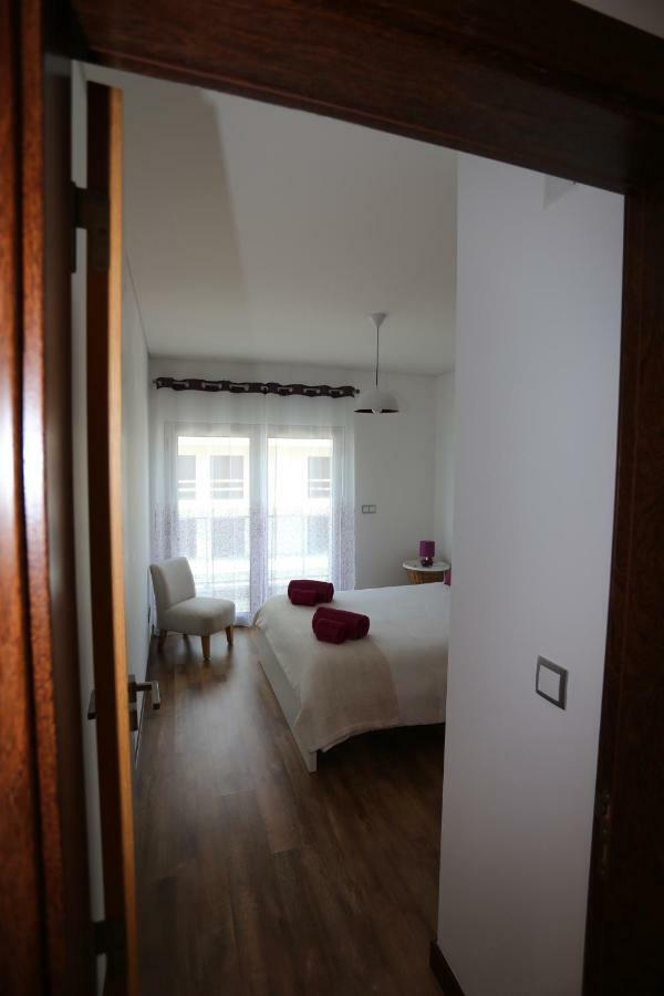 Surf And Stones Apartment Пеніші Екстер'єр фото